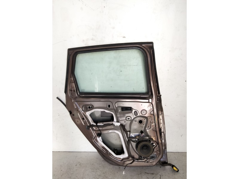 Recambio de puerta trasera izquierda para renault scenic iii dynamique referencia OEM IAM   