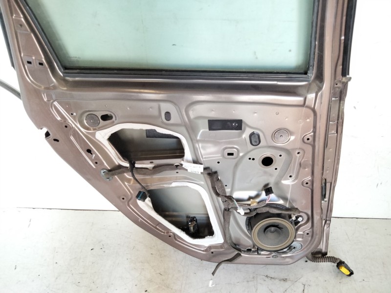 Recambio de puerta trasera izquierda para renault scenic iii dynamique referencia OEM IAM   