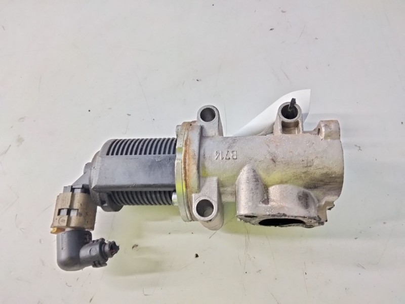 Recambio de valvula egr para opel vectra c berlina 1.9 cdti referencia OEM IAM 722946380  