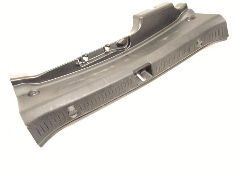 Recambio de moldura trasera para mercedes-benz clase e (w213) 2.0 e 220 d (213.004) referencia OEM IAM A2136905105  