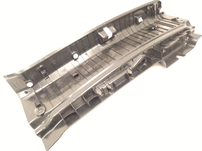 Recambio de moldura trasera para mercedes-benz clase e (w213) 2.0 e 220 d (213.004) referencia OEM IAM A2136905105  