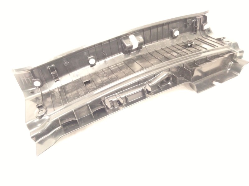 Recambio de moldura trasera para mercedes-benz clase e (w213) 2.0 e 220 d (213.004) referencia OEM IAM A2136905105  