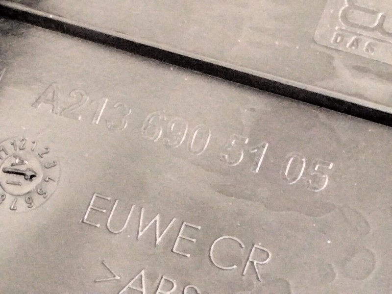 Recambio de moldura trasera para mercedes-benz clase e (w213) 2.0 e 220 d (213.004) referencia OEM IAM A2136905105  