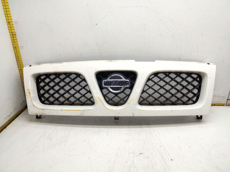 Recambio de rejilla delantera para nissan terrano ii (r20) 2.7 tdi 4wd referencia OEM IAM 623107F  