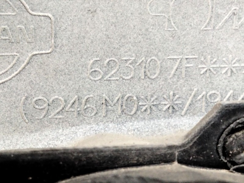 Recambio de rejilla delantera para nissan terrano ii (r20) 2.7 tdi 4wd referencia OEM IAM 623107F  